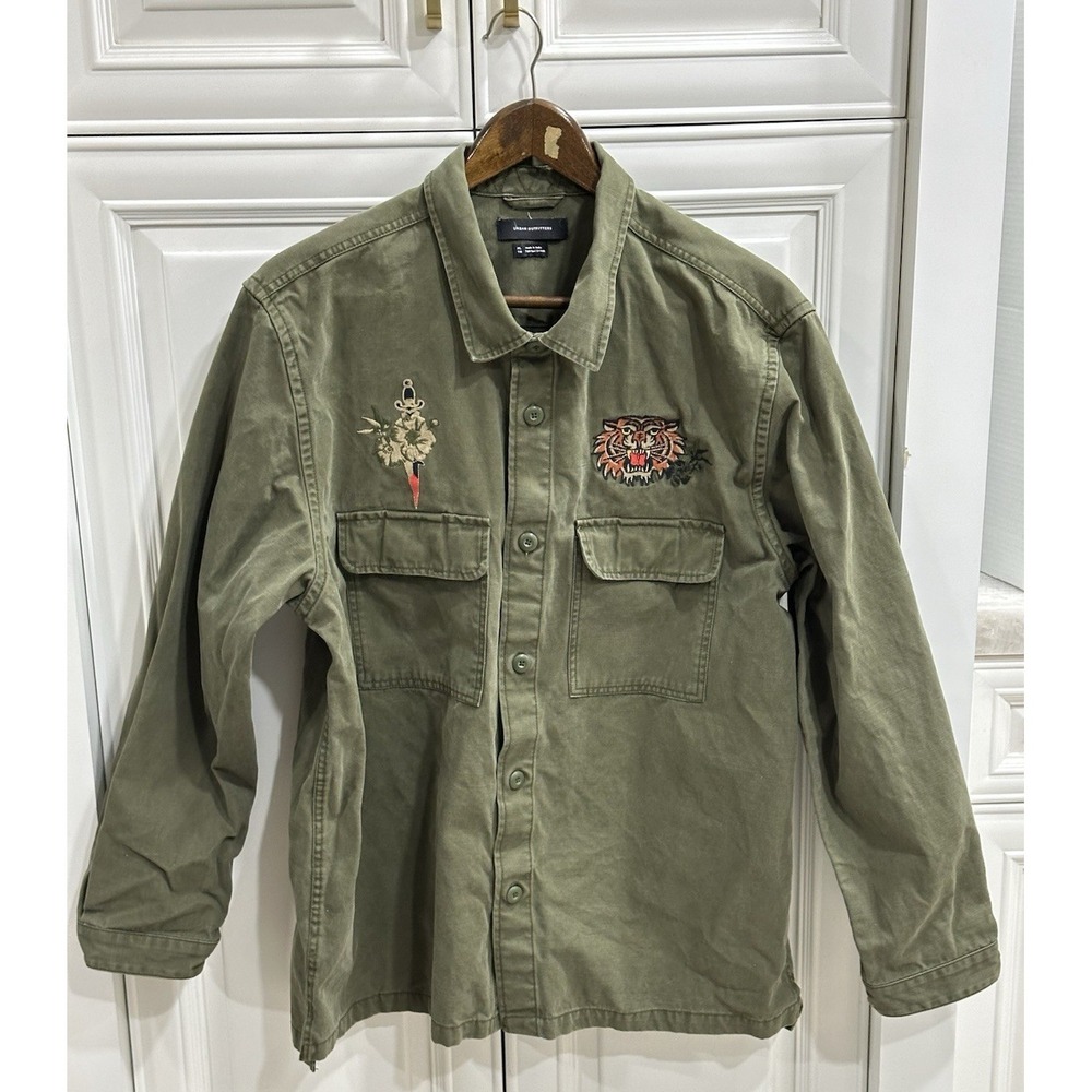 Urban Outfitters Mens Shirt  Jacket Chore Size XL Tiger & dagger Patches Green